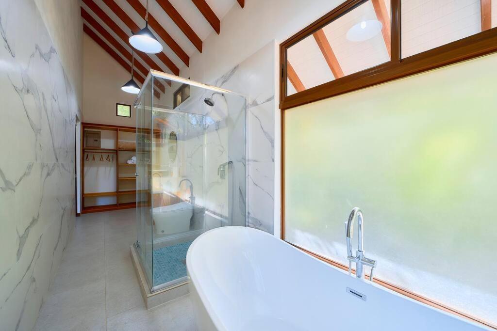 Casa Kristel - Exquisite Villa Getaway Puerto Viejo de Talamanca ภายนอก รูปภาพ