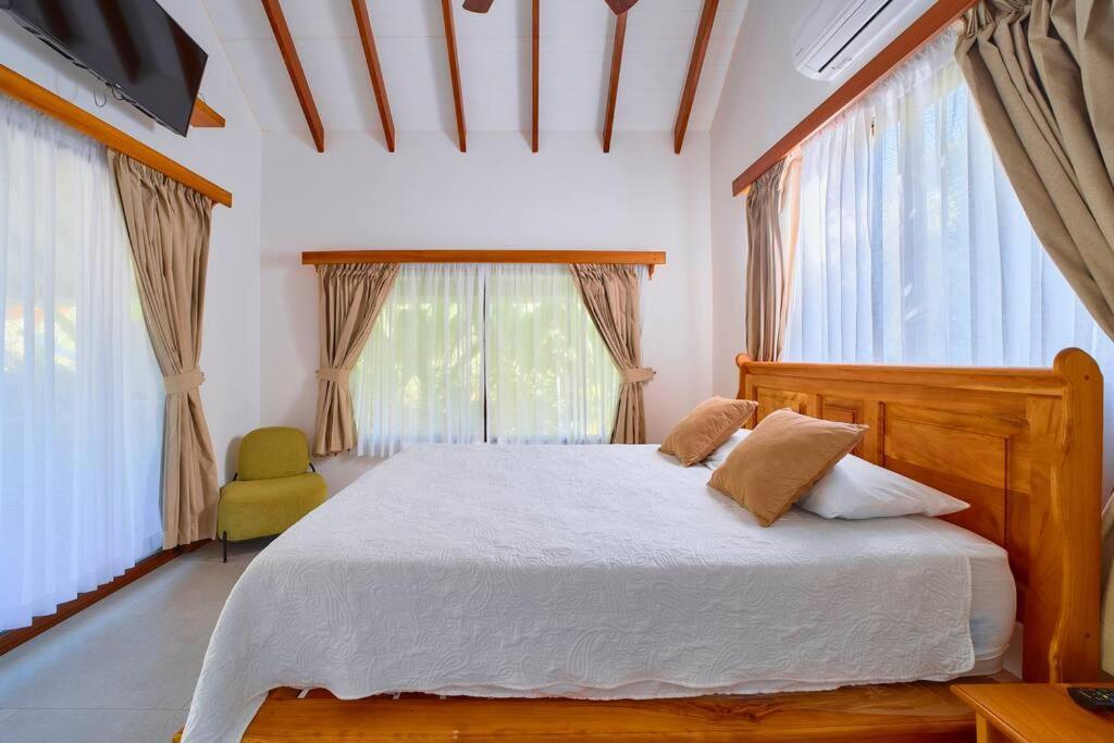 Casa Kristel - Exquisite Villa Getaway Puerto Viejo de Talamanca ภายนอก รูปภาพ