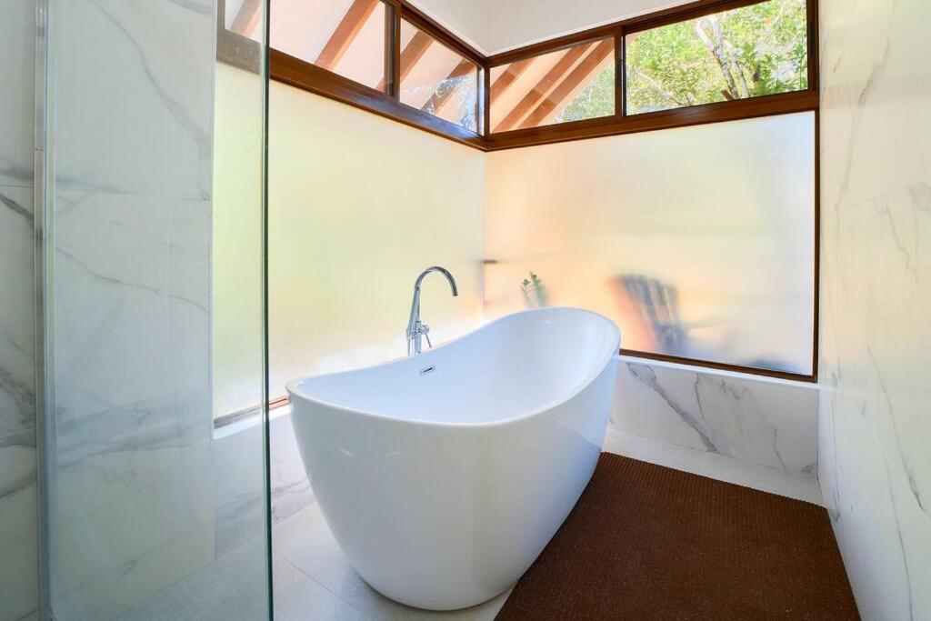 Casa Kristel - Exquisite Villa Getaway Puerto Viejo de Talamanca ภายนอก รูปภาพ