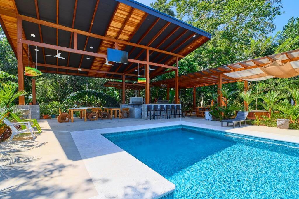 Casa Kristel - Exquisite Villa Getaway Puerto Viejo de Talamanca ภายนอก รูปภาพ