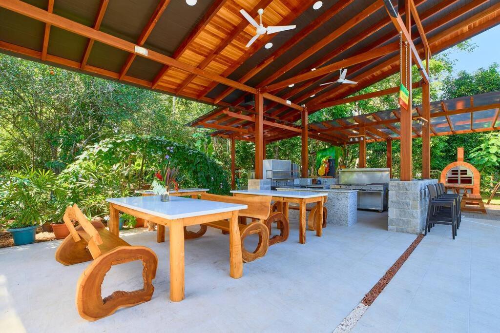 Casa Kristel - Exquisite Villa Getaway Puerto Viejo de Talamanca ภายนอก รูปภาพ